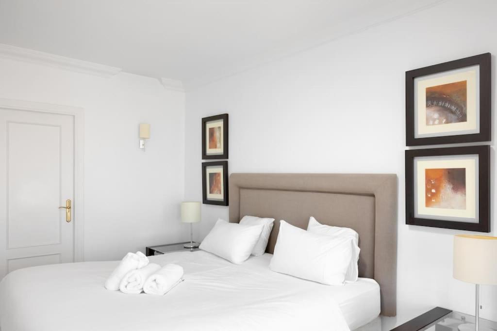 2 Bed apartment in Magna Marbella with sea views - 4