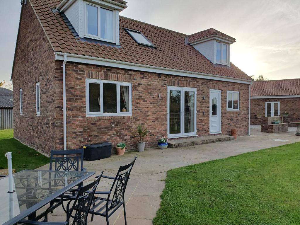 farm cottage with hottub, Ferrensby