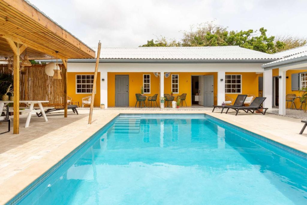 J&L Resort, Willemstad