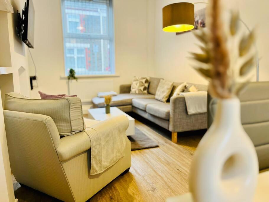 Spacious Home with On-Street Parking, Cardiff