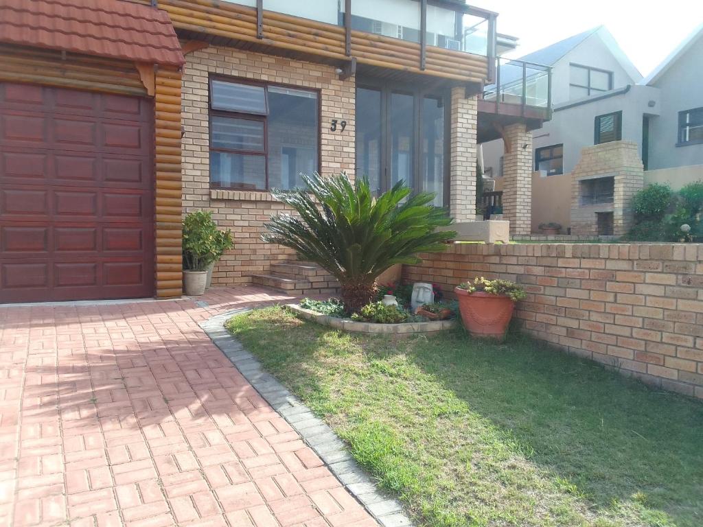 Tamarisk Square 39, Jeffreys Bay