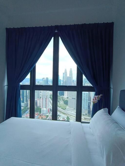 LUX 39A Balcony KLCC View 1 Bedroom Infinity Pool, Kuala Lumpur