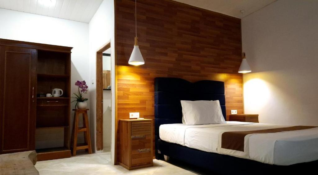 M E N T A R I hostel, Gili Gede