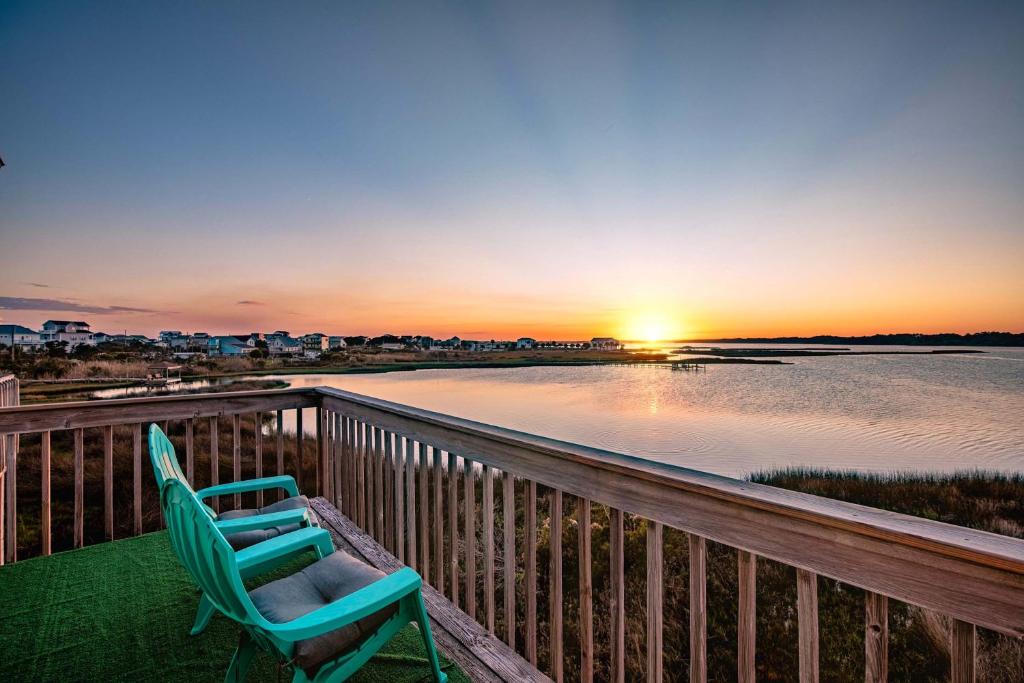 Amazing Sound View Home with Pool, North Topsail Beach