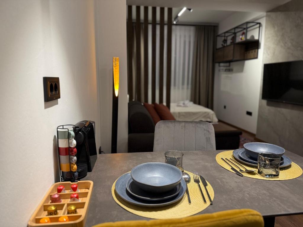 Studio 12 Prishtina, Priština