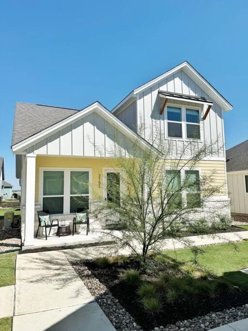 Charming Cottage - Yellow Haus near Gruene, New Braunfels