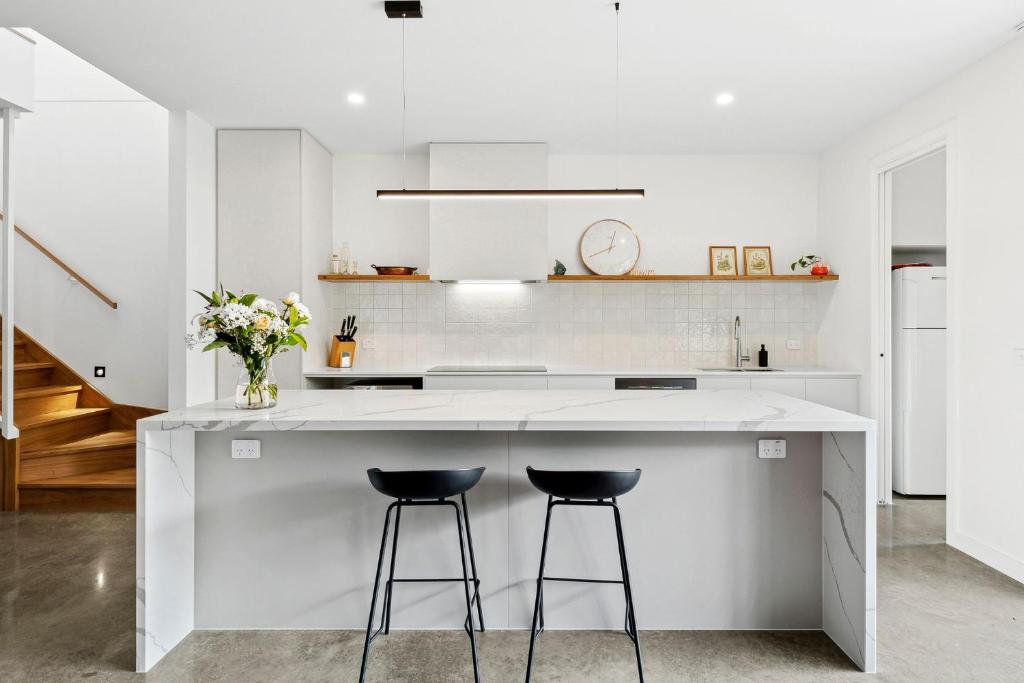 Lonnie, Point Lonsdale