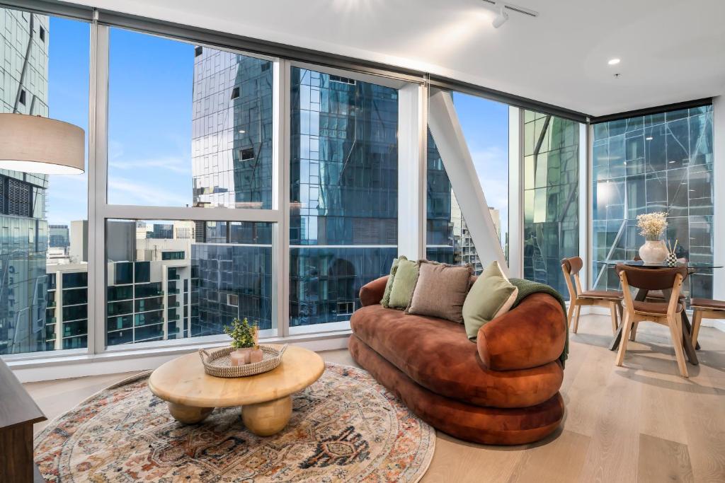 Stylish and Bright Apt In Best Location w Gym, Pool!, Melbourne