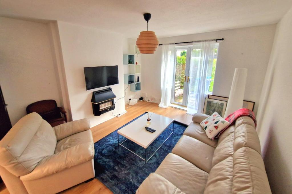 Harrogate Entire House, free private parking and garden, Harrogate