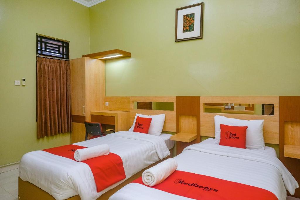 RedDoorz at Shabrina Homestay Syariah Maguwo, Yogyakarta