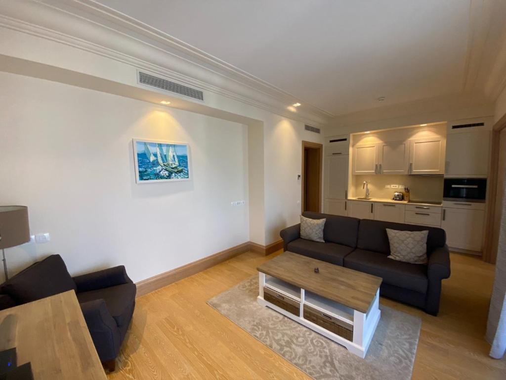 Porto Montenegro Luxury Apartment - 4