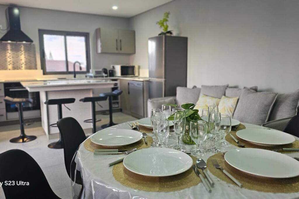 2 mins walk beachfront Seaview apartment, Flic-en-Flac