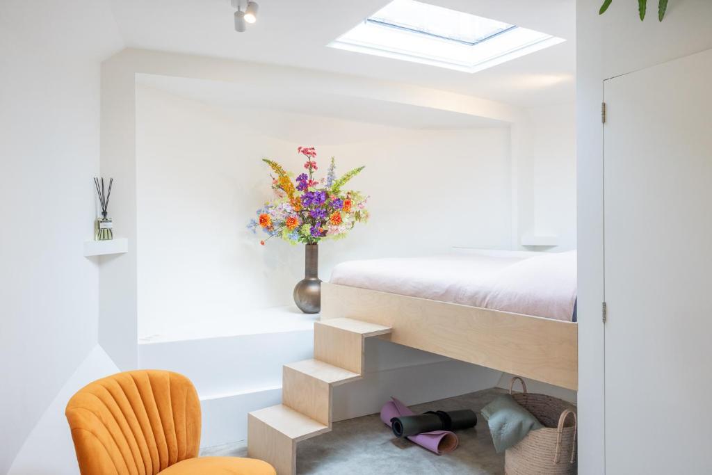 Boat suite - A Unique Houseboat Stay in Amsterdam, Amsterdam