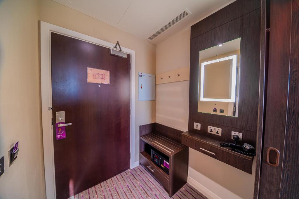 Premier Inn Dubai Al Jaddaf - An Emirates Group Company — Hotel rooms in Dubai
