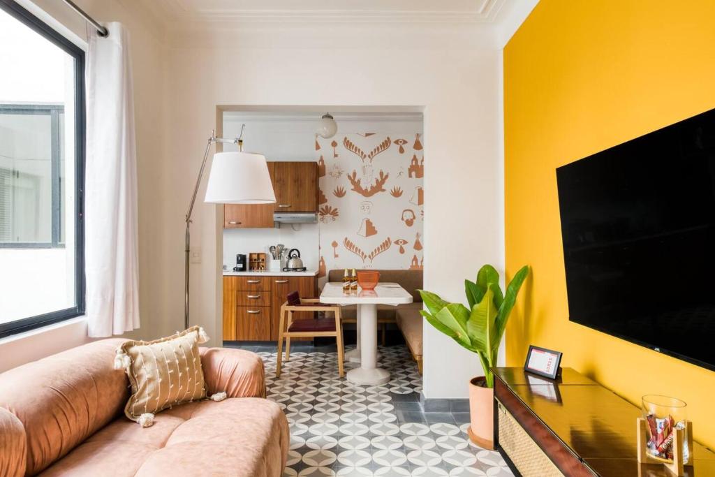 Juarez Design Single - Charming 1 BD Apartment with Balcony in Mexico City, Mexiko