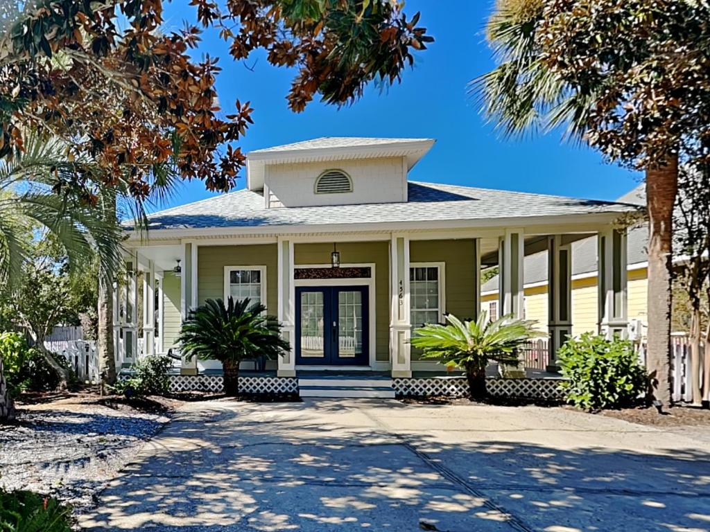 Paradise Escape, Destin