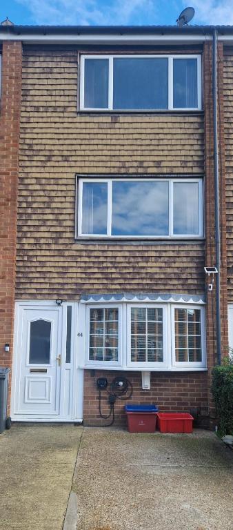 Cozy flat & Lovely garden, High Speed WiFi, Cranford