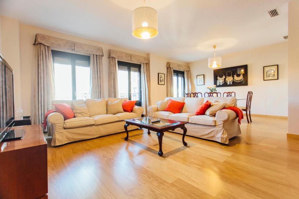 Duplex with terrace- 5Bd 3Bth- Center, Sevilla