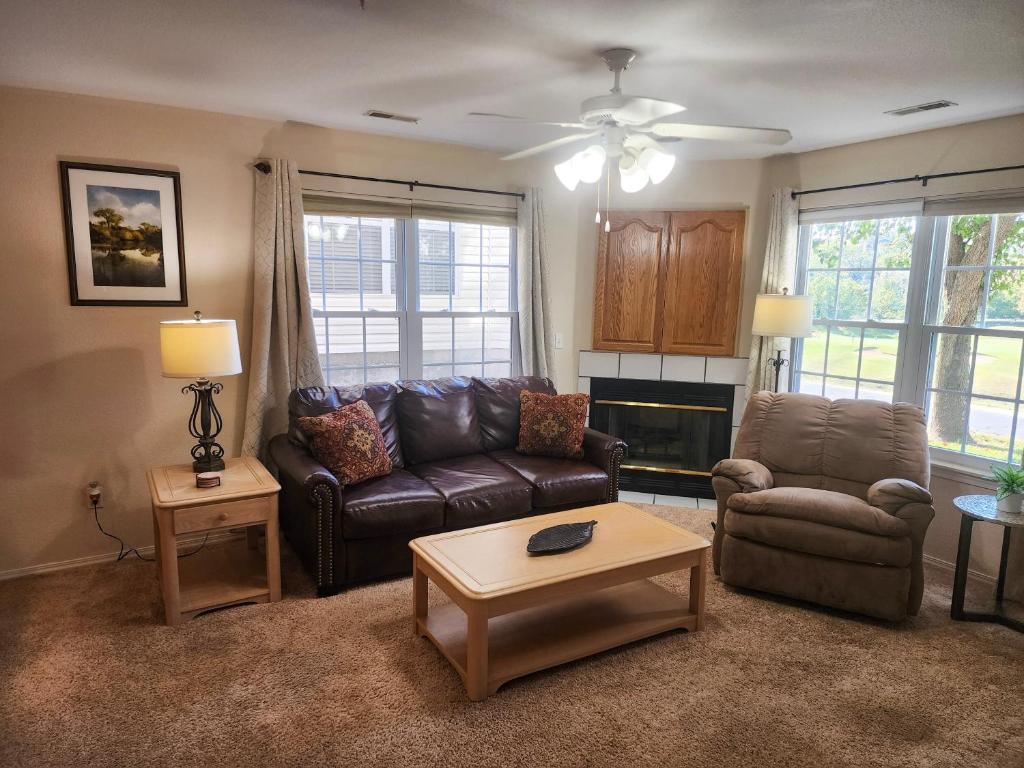 Golf Course View - Centrally Located - Stairs Required - FREE TICKETS INCLUDED - FW7-1, Branson