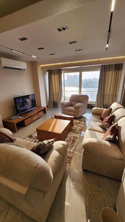 Maadi nile view, Káhira