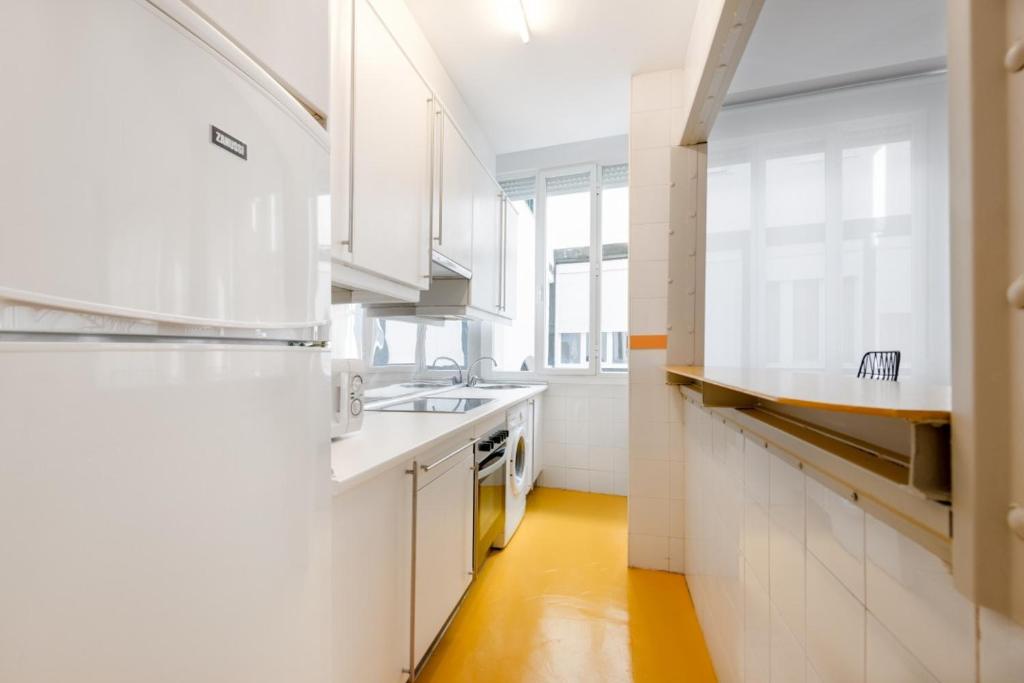 Refurbished and bright-Pool-1Bed 1Bath-Chueca - 4