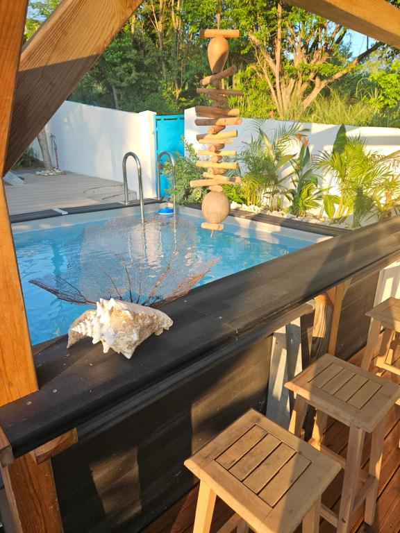 Ti Oasis COLIBRI, 1 chambre, piscine, à 150m de la Plage, Sainte-Luce