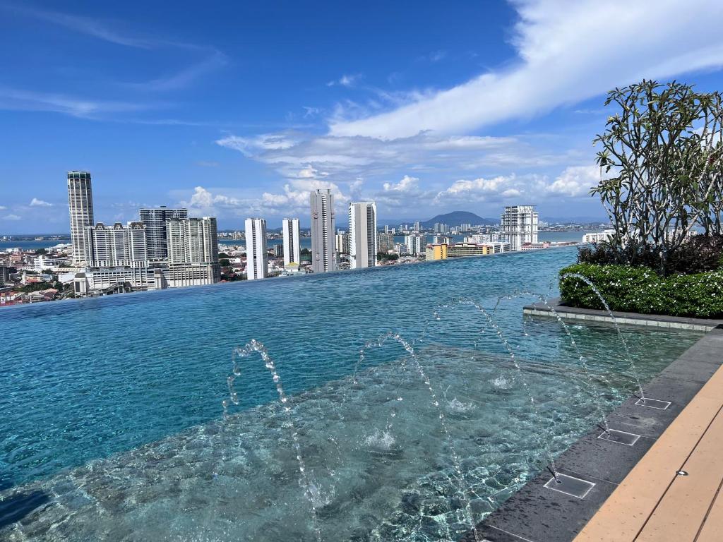 FRESH NEW LOOK Georgetown#SkyPoolContemporarySuite, George Town