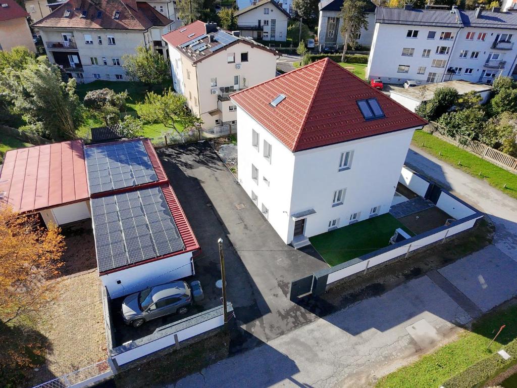 CASA BOX PREMIUM free garage 7