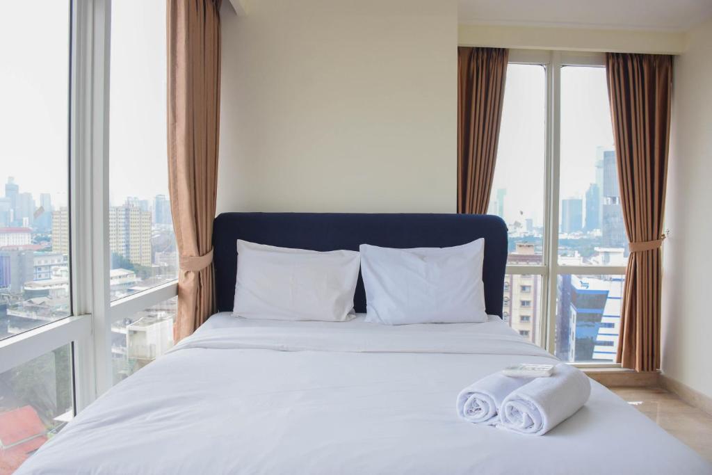 Spacious and Elegant 3BR at Menteng Park Apartment By Travelio, Jakarta