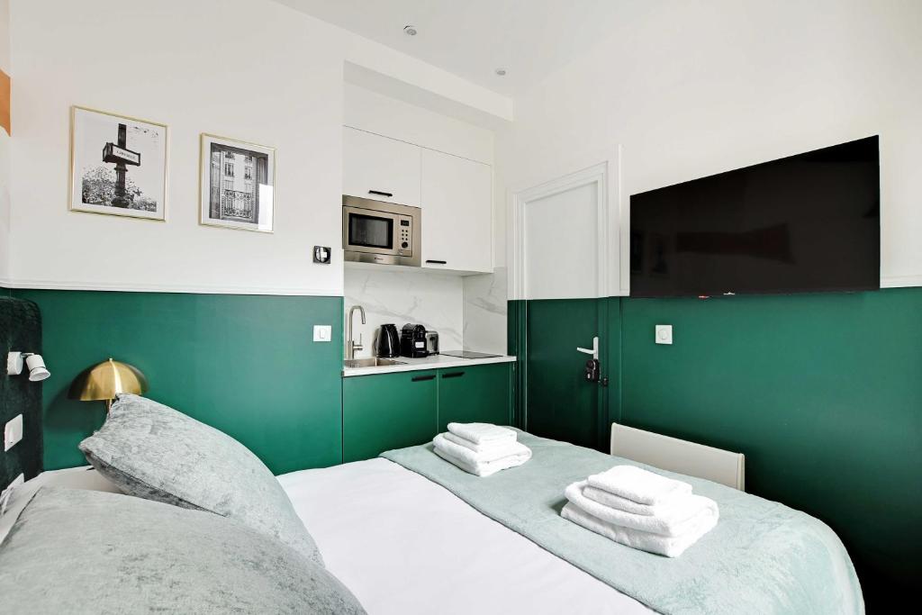 Modern Studio with A-C - Near Montmartre - 4