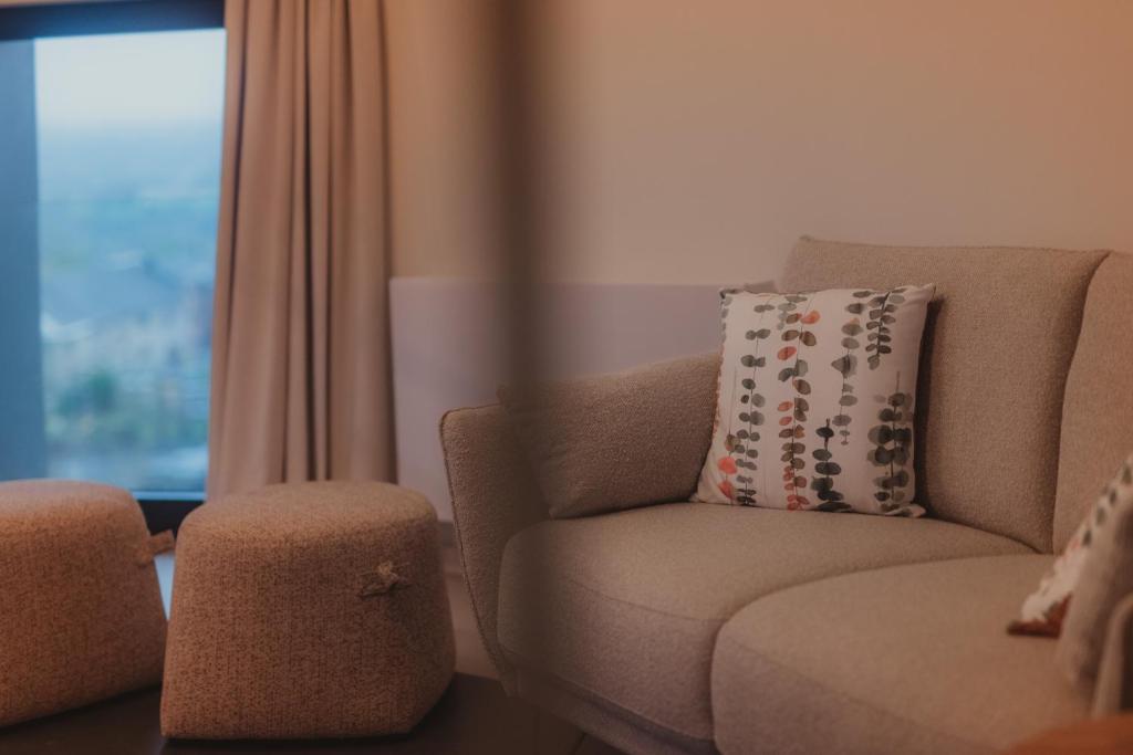 Les Doms d'Alfred - AKWADOM, Ten Eiken