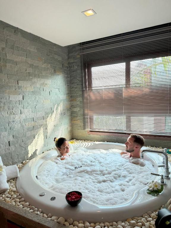Hot tub