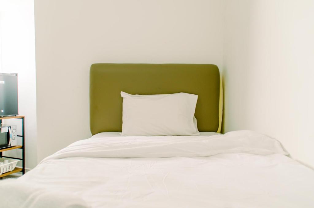 Minimalist and Best Price Studio Apartment at Aeropolis Residence By Travelio, Tangerang