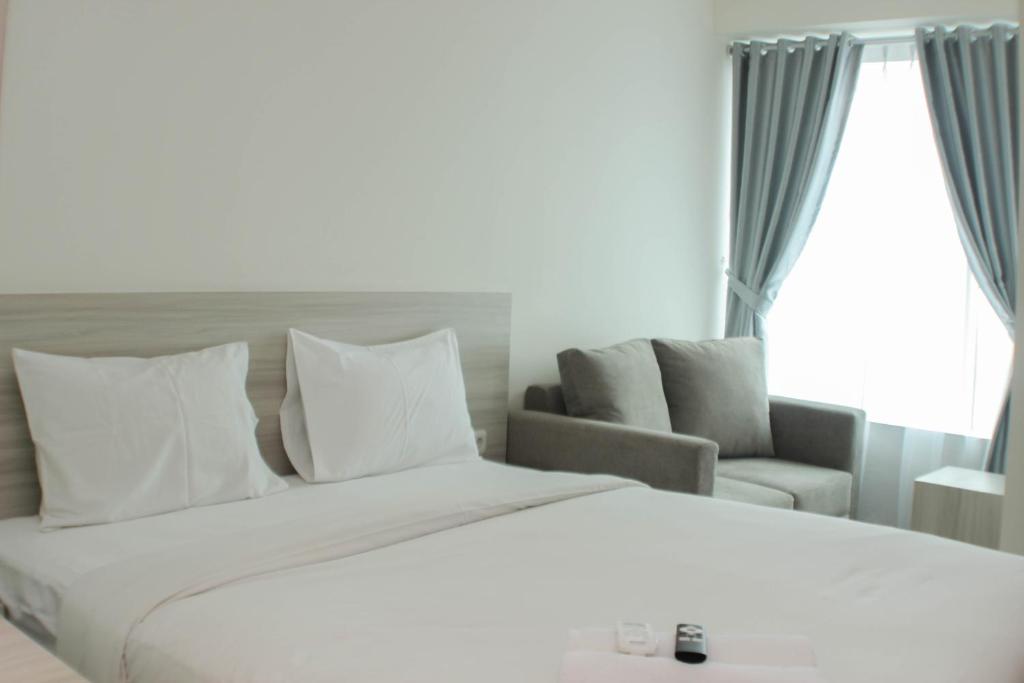 Elegant and Comfy Studio at Grand Kamala Lagoon Apartment By Travelio, Bekasi