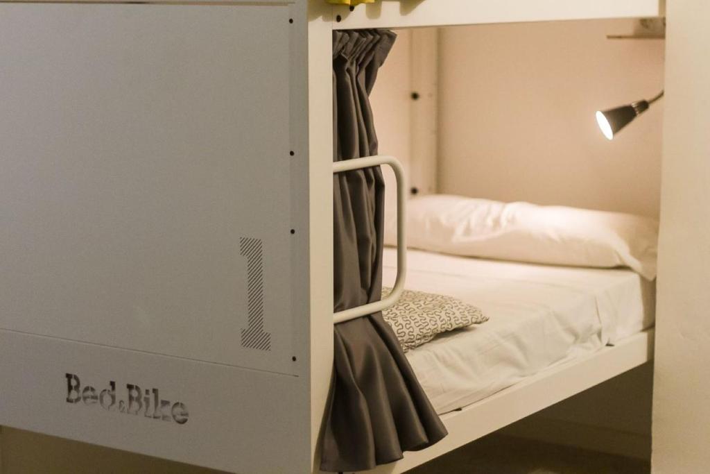 Bed & Bike Barcelona - 4