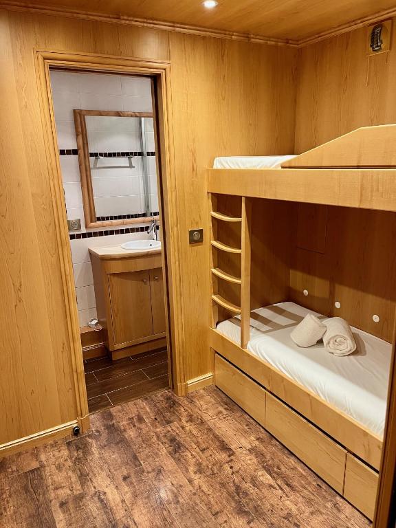 Apt 8p, ski-in, ski-out, parking - 5