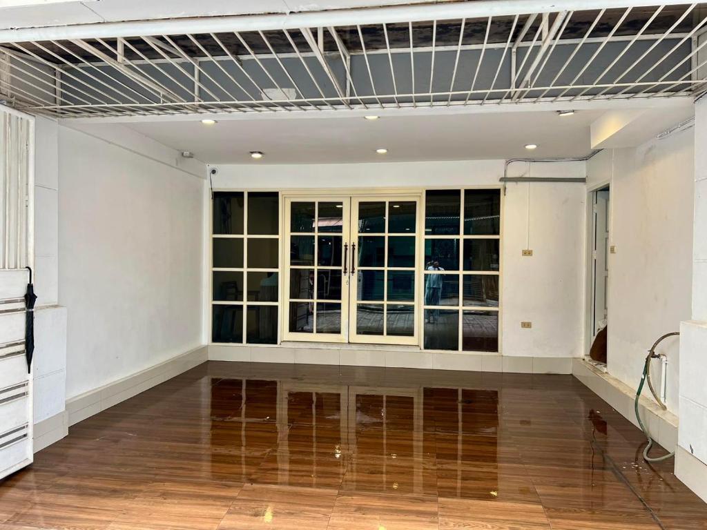 康菲克里布霍斯特尔2 (comfy crib hostel 2 )
