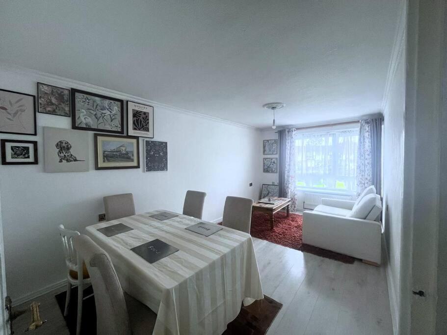 Cosy flat in Romford, 30 mins from London City, Friern Barnet