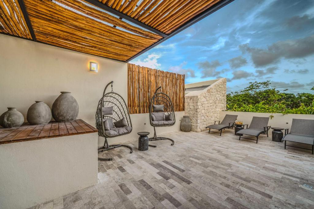 Fast Wi-Fi Deluxe 3BR PH with Private Pool and Rooftop - 5