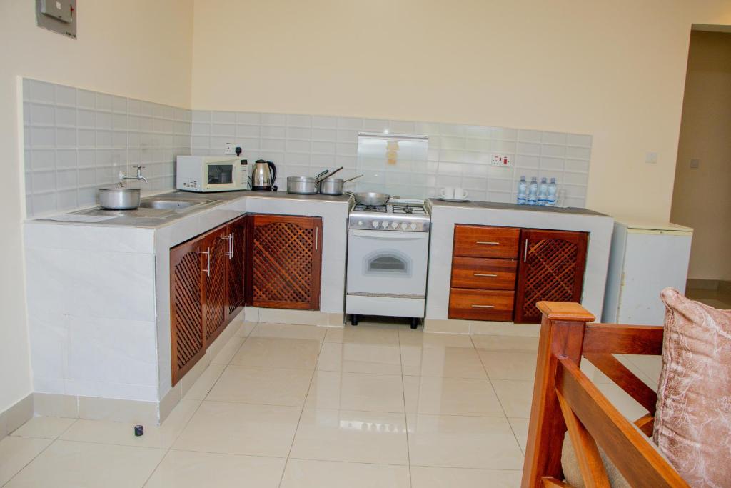 ไนติงเกล อพาร์ตเมนท์ (Nightingale Apartments)