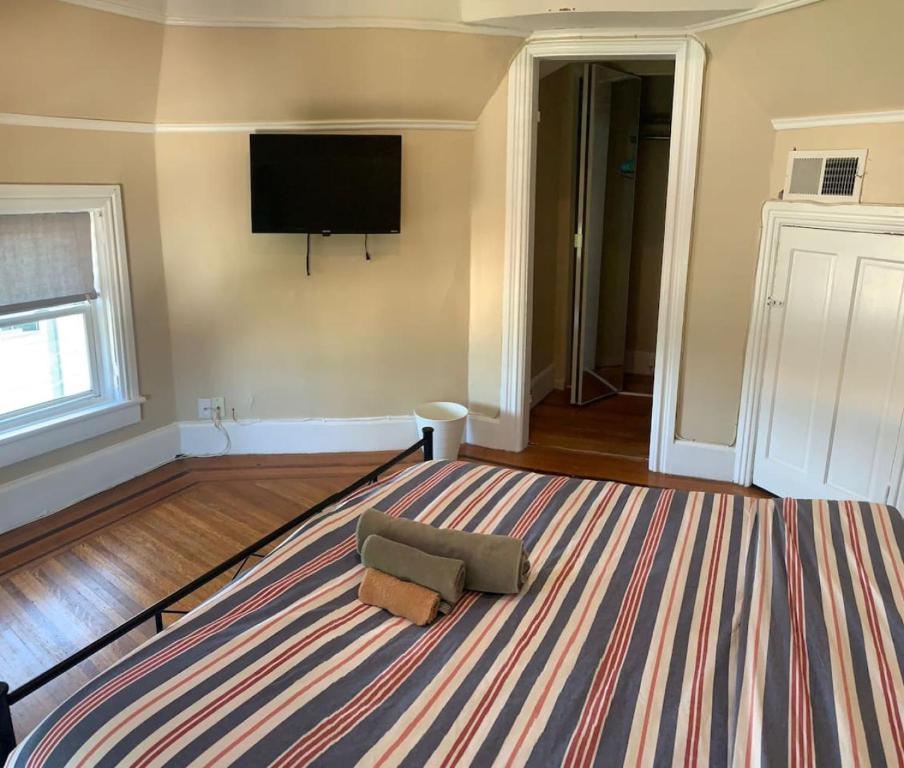 Nice room in Federal Hill, Downtown with shared bathroom cc, Providence