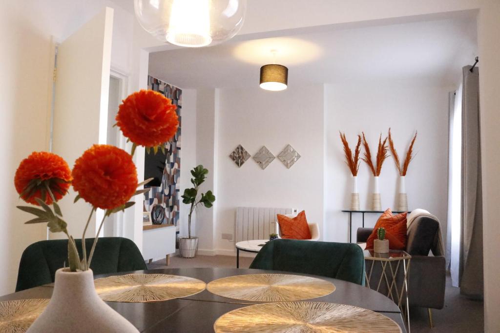 Top Spot 2-Bed Spacious Apartment Town Centre Train Station WIFI, Colchester