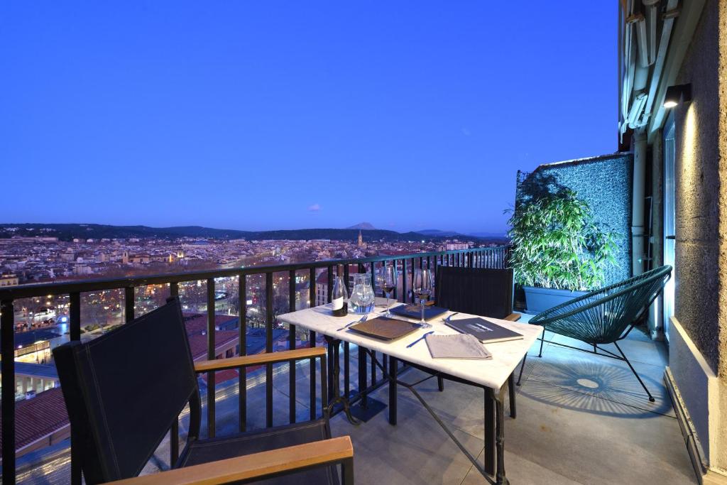 Aix Rooftop Appartement T2 Luxe 5 étoiles - hypercentre Rotonde - Terrasse - Vue - Parking - 4