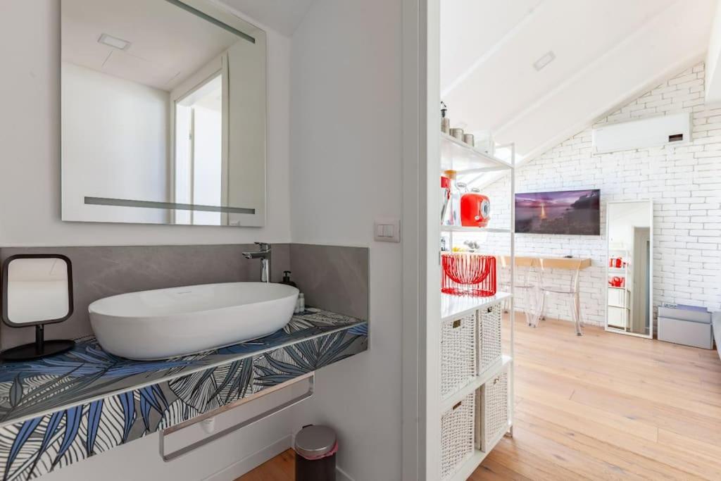 City Life Modern Design Apartment 10 mt da M Lilla - 4