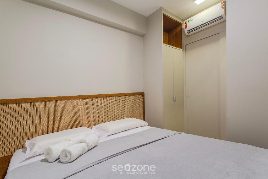 Apt 1 Qto com sacada a 200m da praia! HBA0309, Salvador