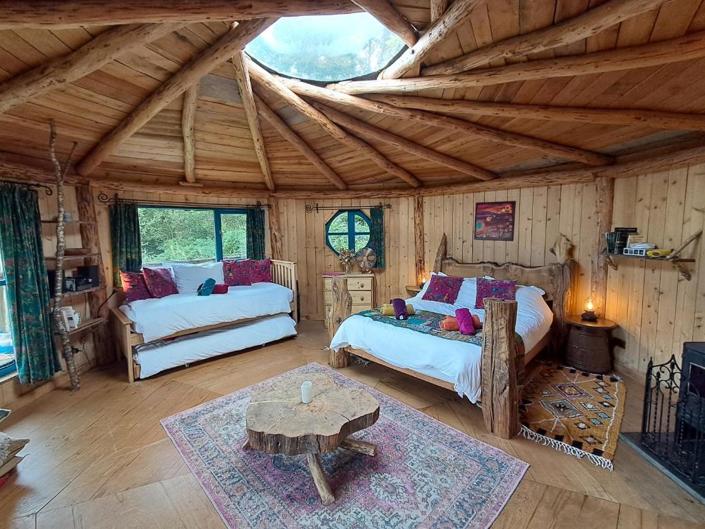 Magical Offgrid Roundhouse in Eryri, Machynlleth