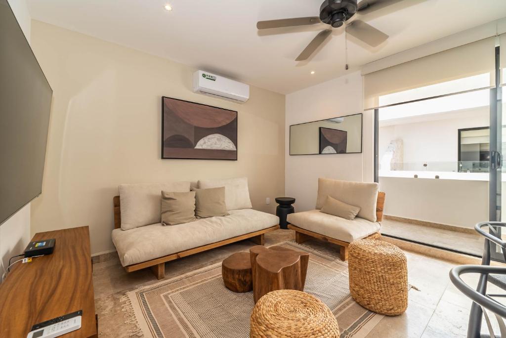 Bright 1 BD Suite with Balcony - 5