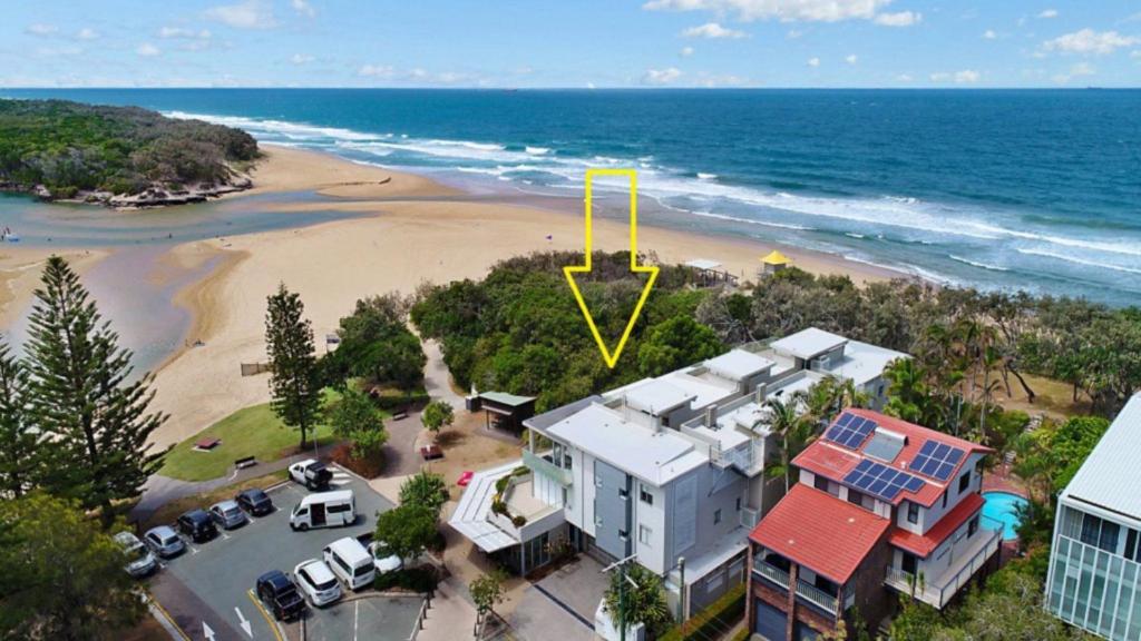 Surfside One Unit 1, Kawana Waters