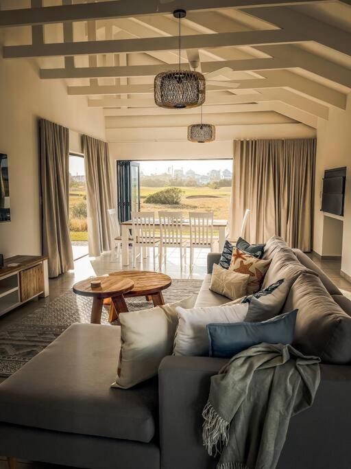 21 On the Green, Stompneusbaai