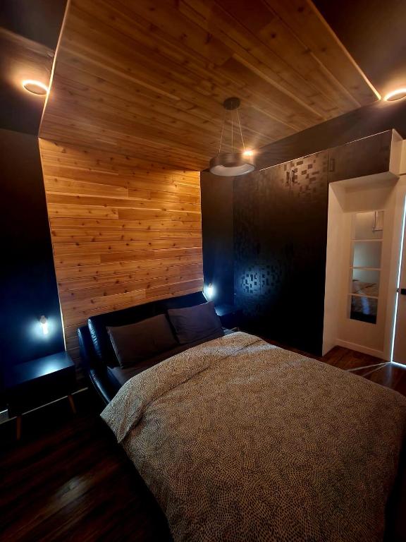 Charming & Compact Retreat, St. Albert